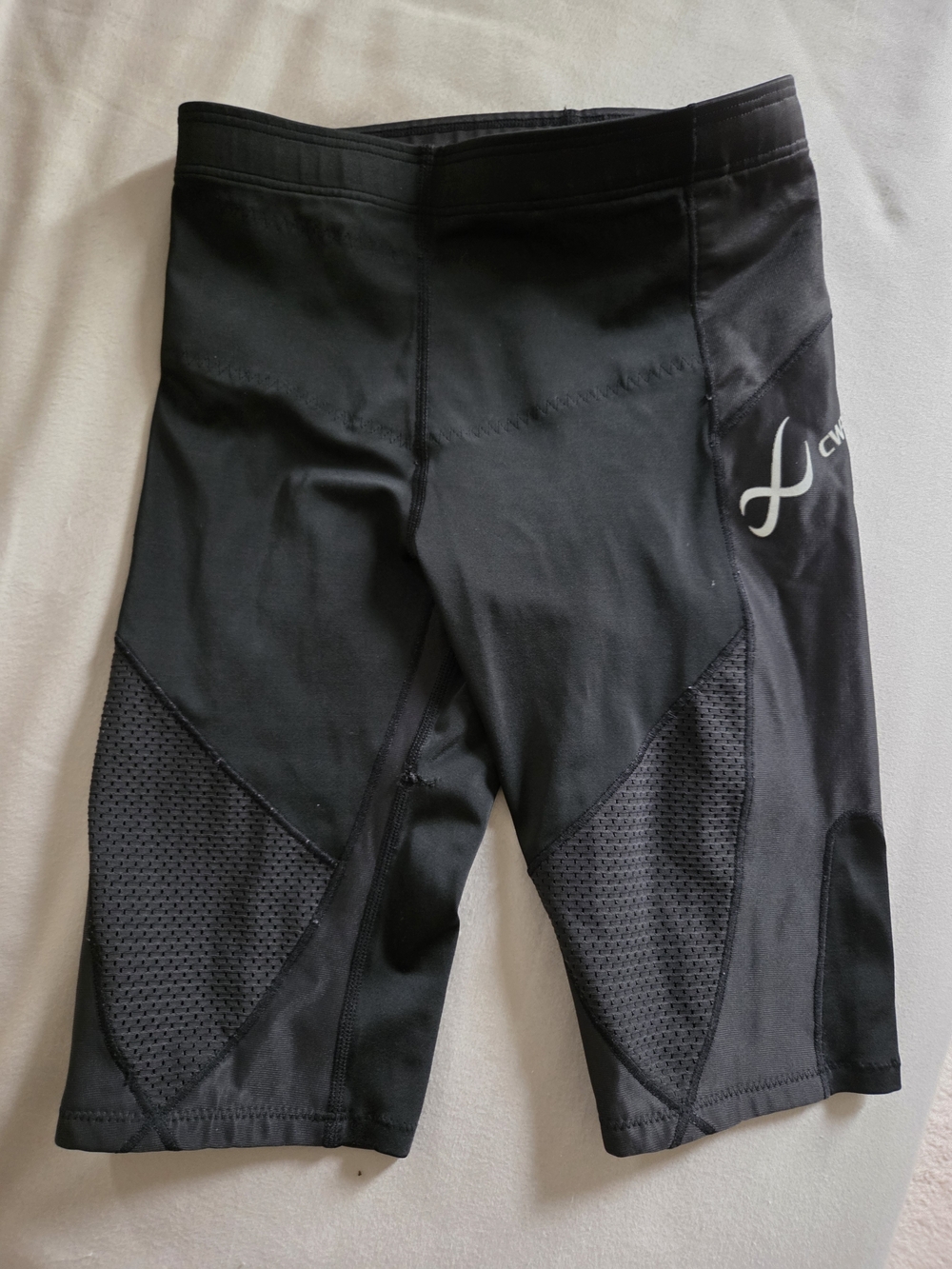 CW-X Black Athletic Compression Capris with Mesh Insets